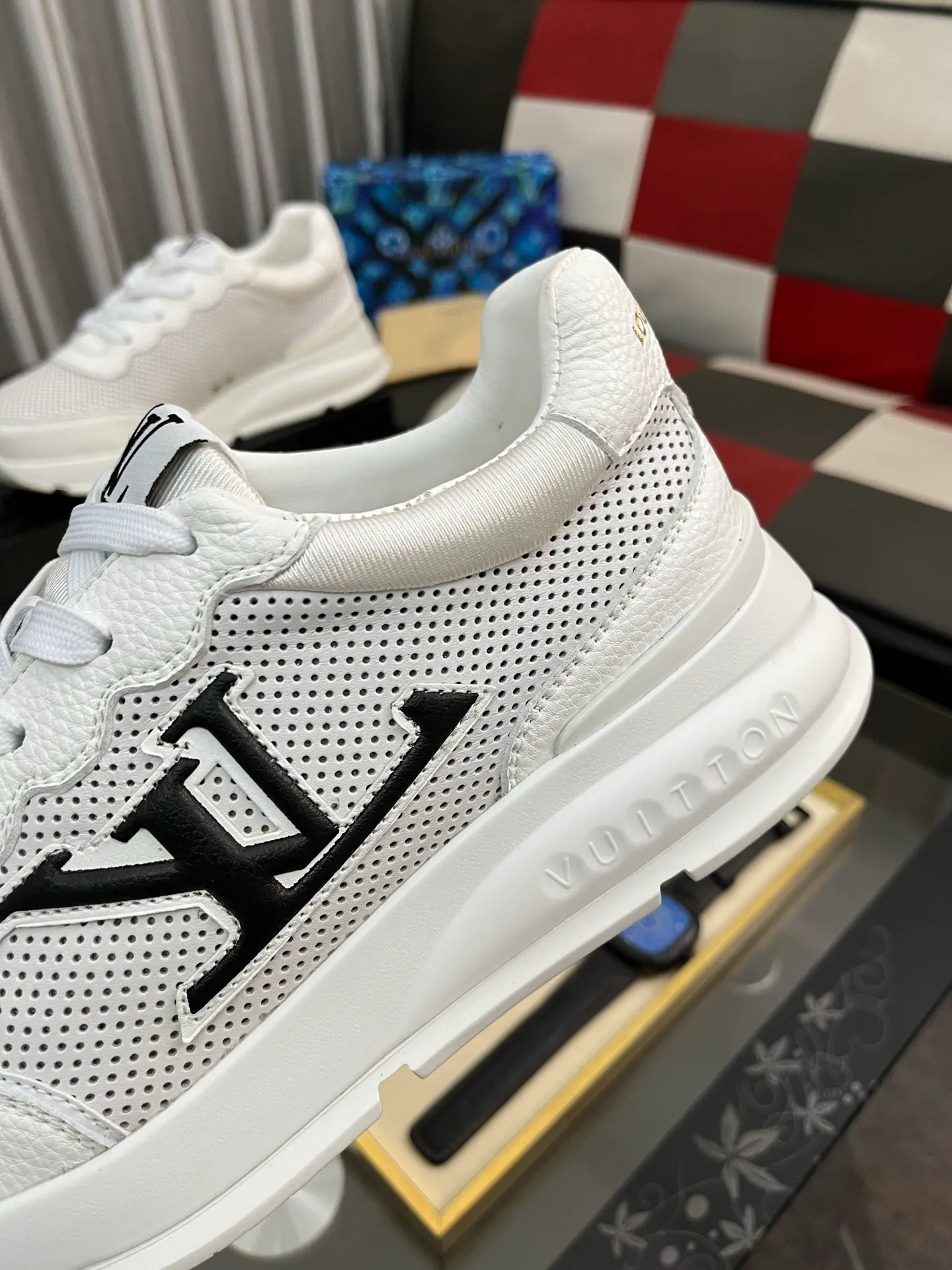 Men's shoes 💰440⌚️⌚️【LOUlS VUlTTON】Louis Vuitton ~ unique and casual style. LV counter purchasing 🏃casual shoes😍😍 are on sale at the men's counter at the same time. Italian imported brands select top-layer Italian cowhide. 🐑Sheepskin lining (refuses to discolor and rub feet) Sole: Original sole specially provided by the original factory 🎬Better in kind Code number: 38-446⃣️Color selection